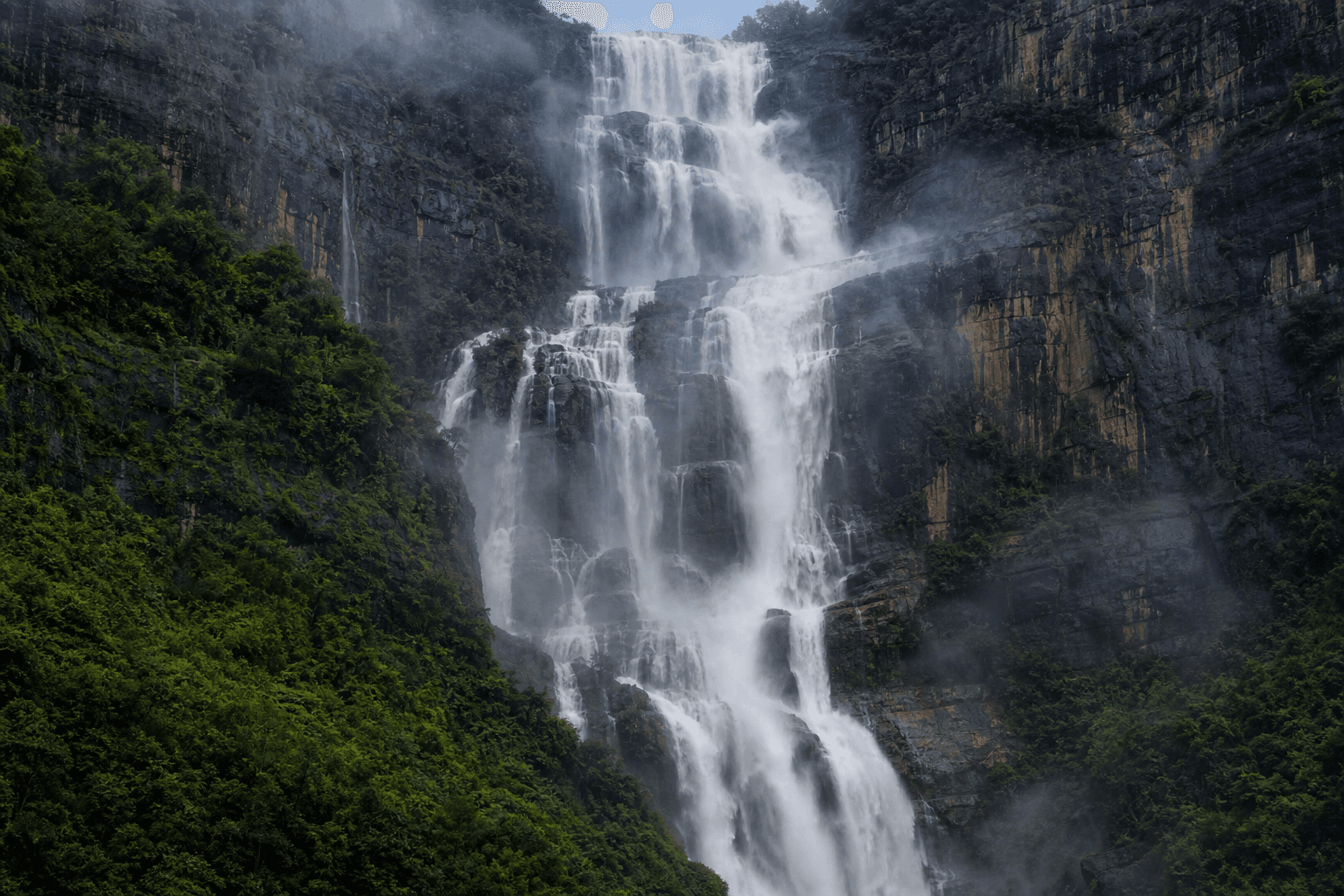 Cover Image for Blencoe Falls Walk Guide: Girringun National Park Beyond Wallaman